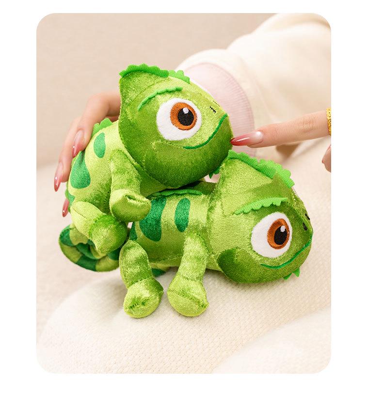 Trendy One-Shoulder Lizard Plush Toy Matching Party Outfit