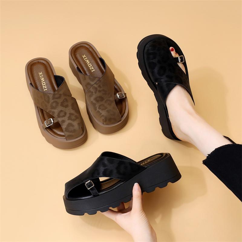 Fashion Shoes Cover Toe Slippers Casual Slipers Women Slides Platform Luxury 2025 Flat Summer Fashion Slippers Casual Flat Shoes Female
