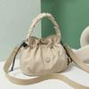 Geraffte Zugbeutel-Tasche mit gerafftem Griff Abnehmbarer Riemen Nylon Umhängetasche für den lässigen Alltag