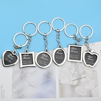 Herzförmiger Metall-Foto-Schlüsselanhänger: Perfektes Abschlussgeschenk
