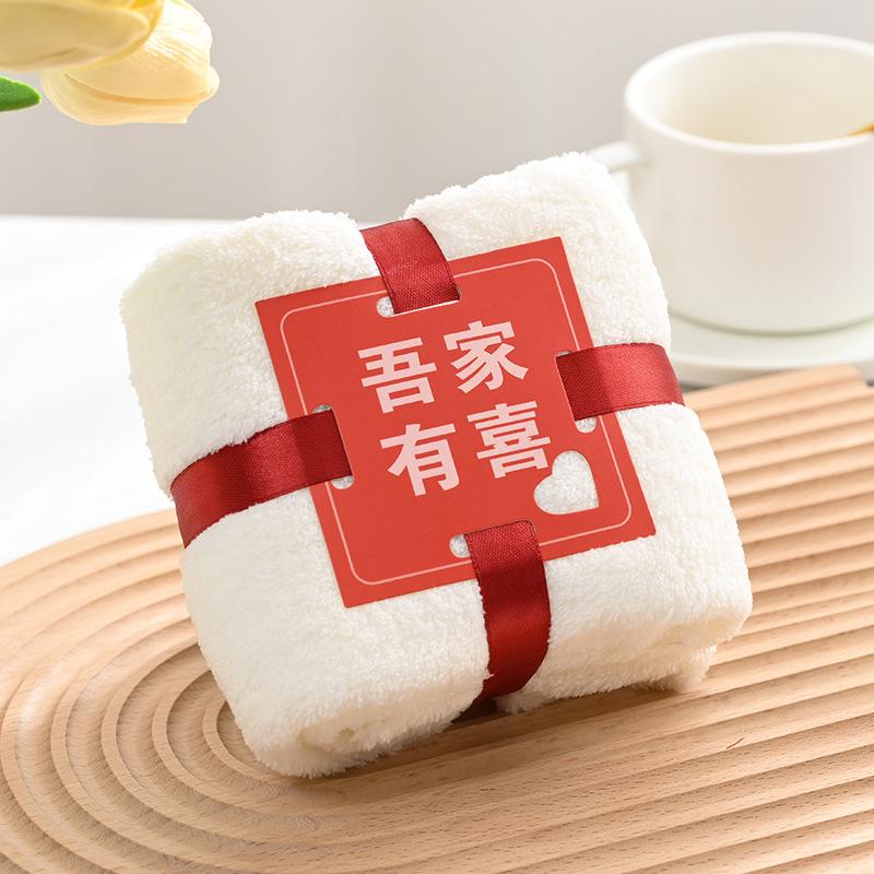 Towel Souvenir Coral Velvet Wedding Gift Box with Square Towels for Wedding Holiday Gifts