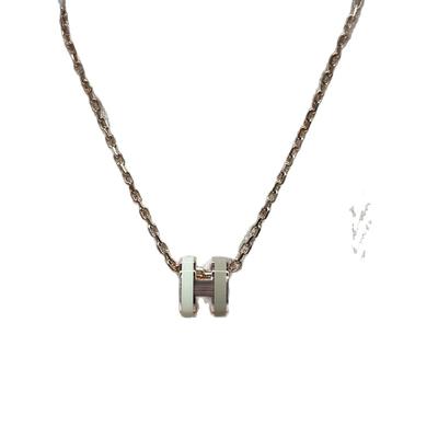 Emaille Color Block 'H' Ohrstecker & 18 Karat Gold Partnerkette - Klassischer Französischer Stil für Damen