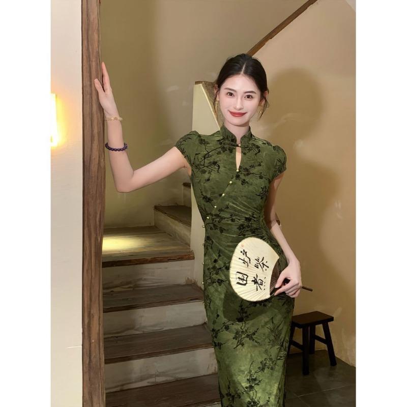 New Chinese-style Embroidered Cheongsam Collar Improved Cheongsam Women's Spring and Summer New Hollow Waist Slim Temperament Dress