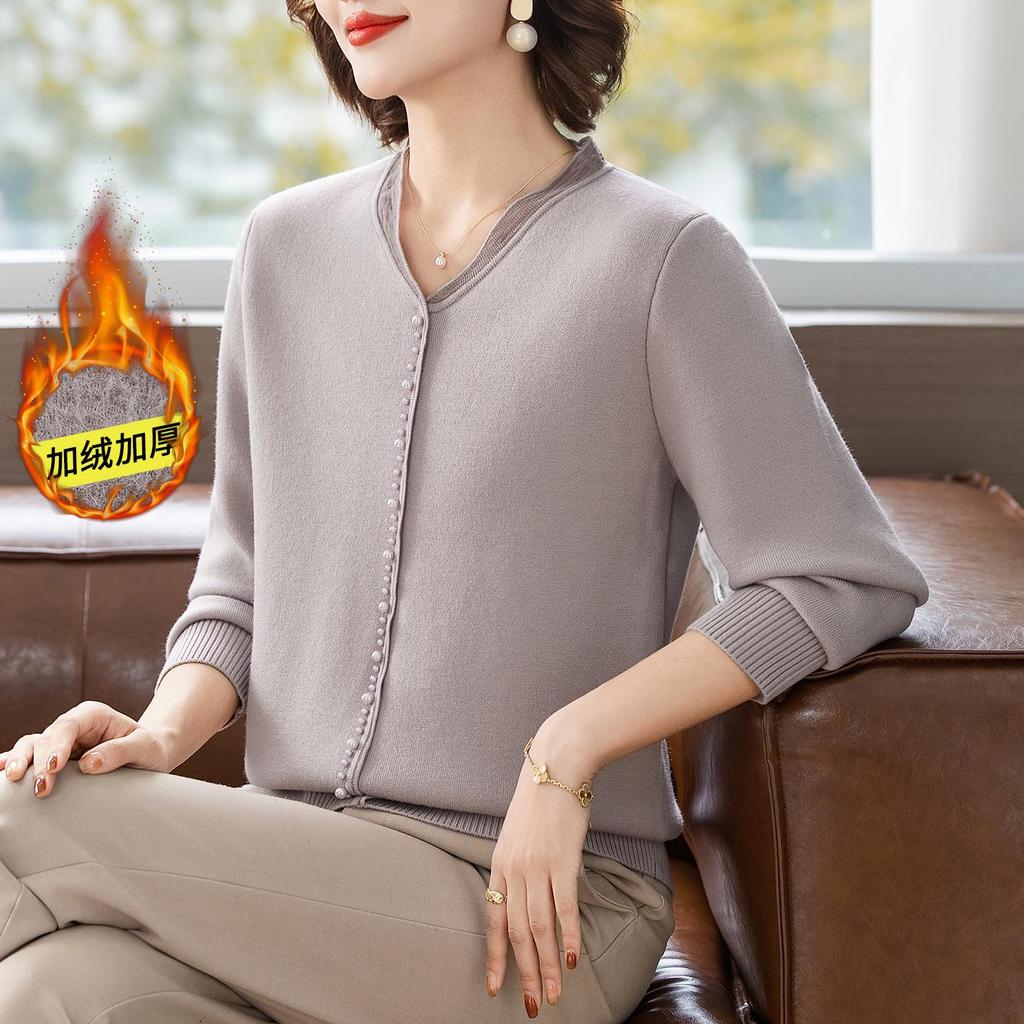 Mom's Velvet-Enhanced Winter Sweater: Warm, Stylish Base Layer for Middle-Aged & Elderly Women