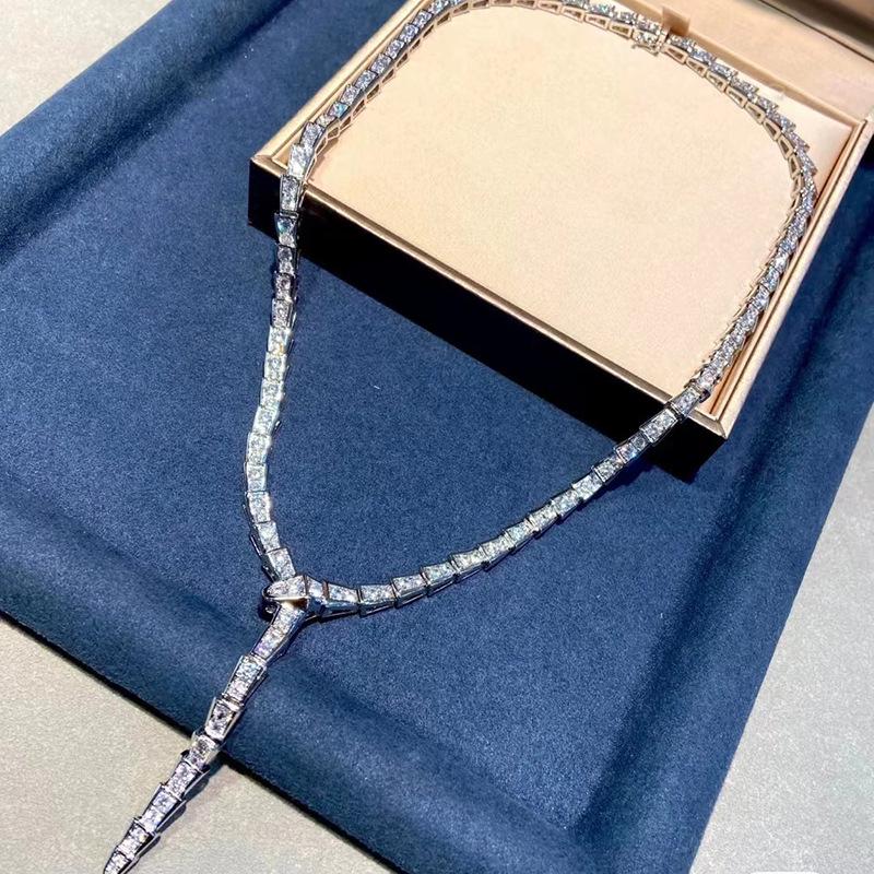 Hui Zhi Yi S925 Silver Diamond Snake Necklace - High-End Fashion Statement