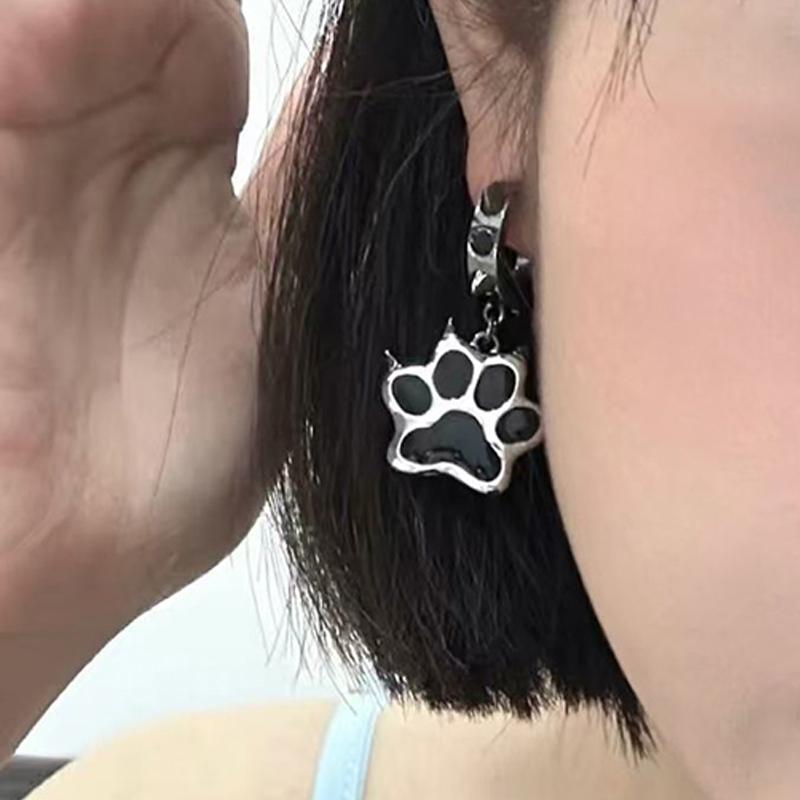 Hip Hop Punk Cat Paw Pendant Earrings Suitable For Men And Women Cool And Personalized Black Rivet Jewelry Gifts