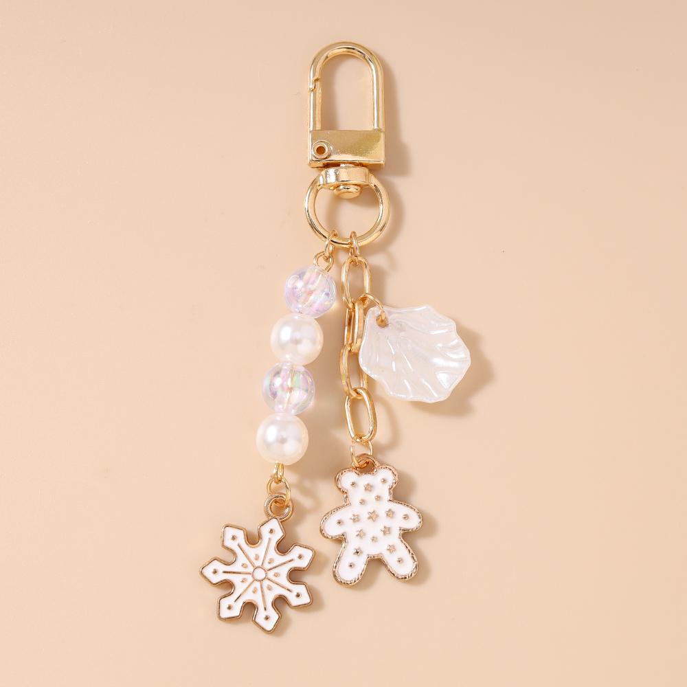 

New Christmas Elk Snowflake Keychain Women Girls Pearl Shell Key Ring Pendants for Handbag Decor Handmade Key Chain Gifts