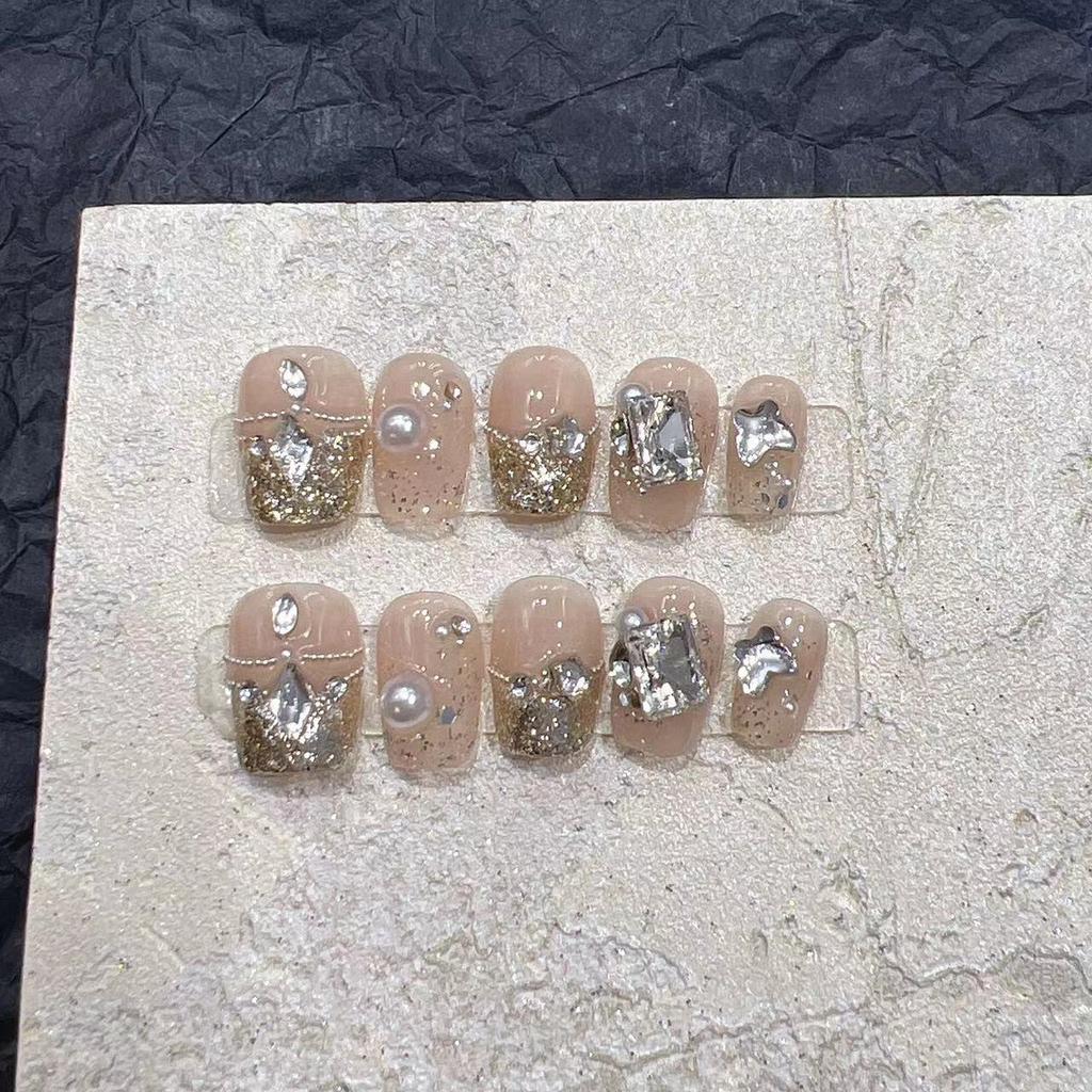 Noszenie Paznokci Ręcznie Robione Paznokcie Artystyczne Gotowe Naklejki na Sztuczne Paznokcie Jesienią i Zimą Lekki Luksusowy Styl Kolor Nude Mieniący się Diament ze Stalową Kulką