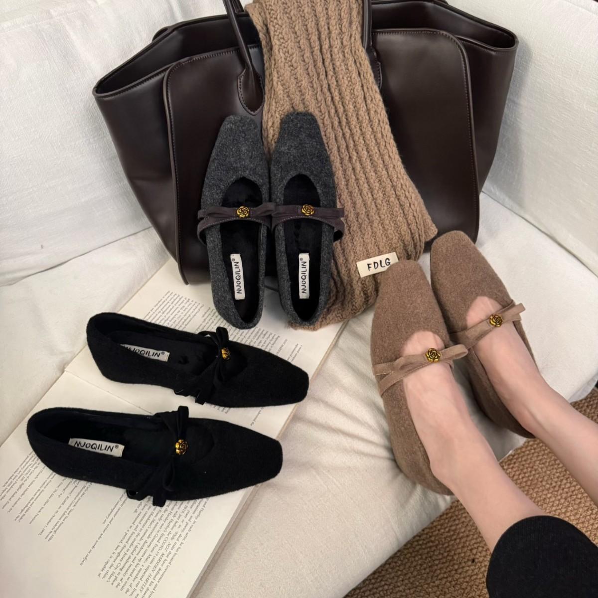 

2025 autumn new pointed head with bow inner height commuting temperament women s single shoes 39 серый