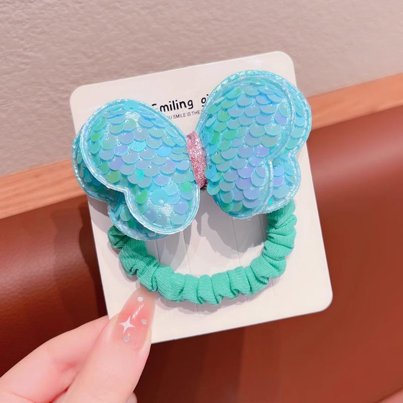 

Детская резинка для волос с пайетками в виде бабочки не повредит волосы. Идеально подходит для высоких хвостов или в качестве головного убора для девочек. Butterfly синий