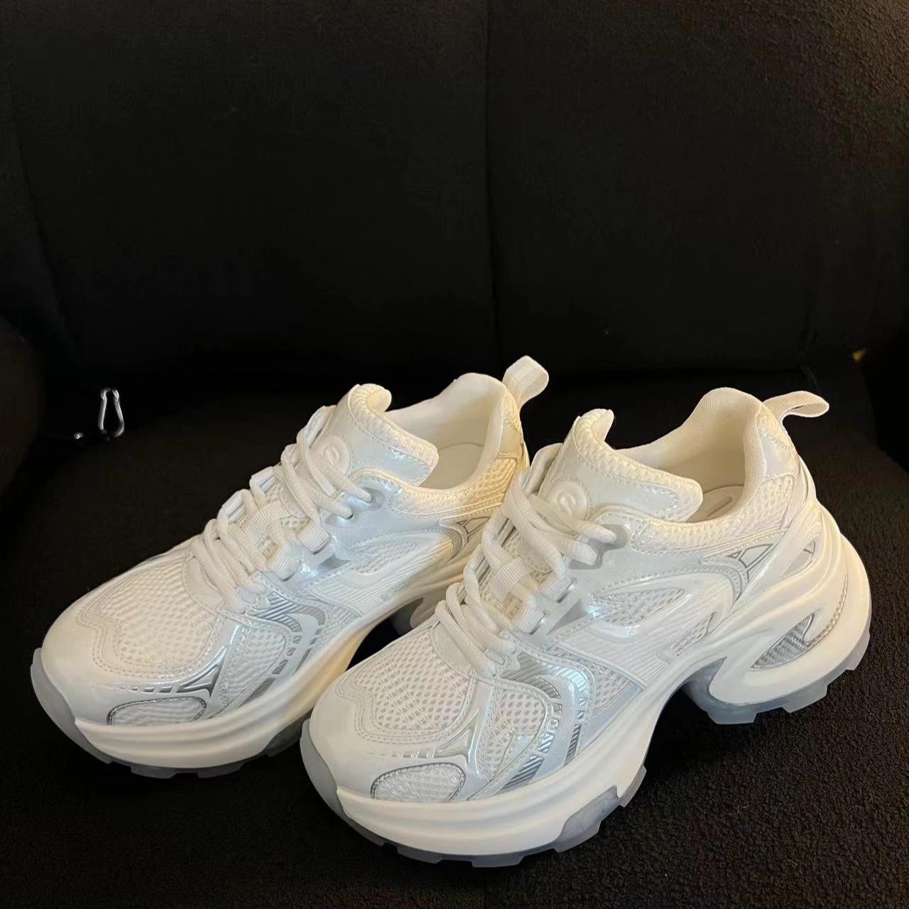 

Серебристые кроссовки на платформе для женщин, весна-лето, для невысоких, увеличивающие рост на 7 см, дышащие сетчатые нишевые спортивные кроссовки 40 белый