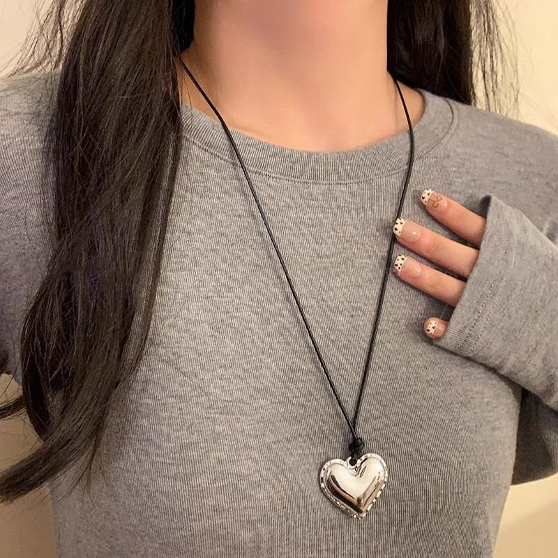 Retro Autumn and Winter Long Necklace Women's High-end Sweater Chain Niche Design Accessories