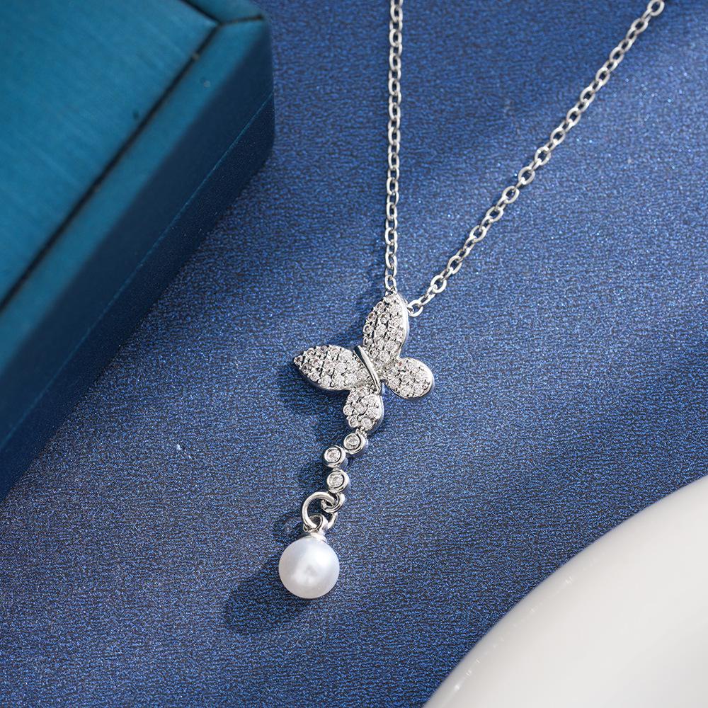 Elegant Butterfly Flower Pearl Pendant Necklace – Luxurious Clavicle Chain with High-End Versatile Fashion Style for Women