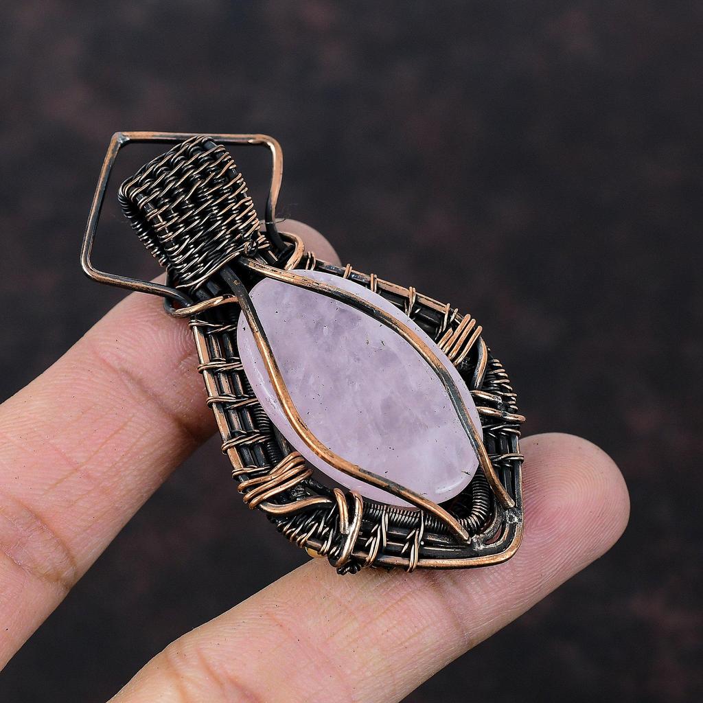 Rosenquarz Anhänger Kupferdraht umwickelter Schmuck Handgefertigter zarter Anhänger Drahtumwickelter Anhänger Edelsteinschmuck Kupferanhänger Geschenk für Frauen