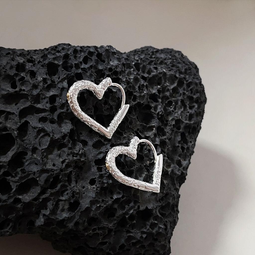 Gold and Silver Color Matching Tang Grass Pattern Love Ear Buckle New Trendy Earrings Women Ins Niche Design Advanced Sense