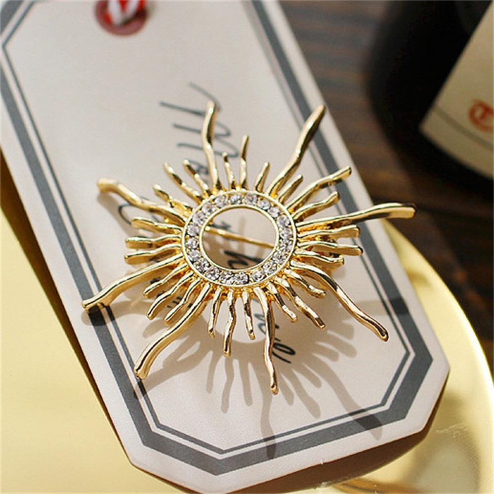 Spilla Metallo Vintage Forma Sole per Donne Uomini Incastonatura a Griffa Cristalli Spille Colorate Spille Hijab Fibbie Sciarpe Gioielli Femminili