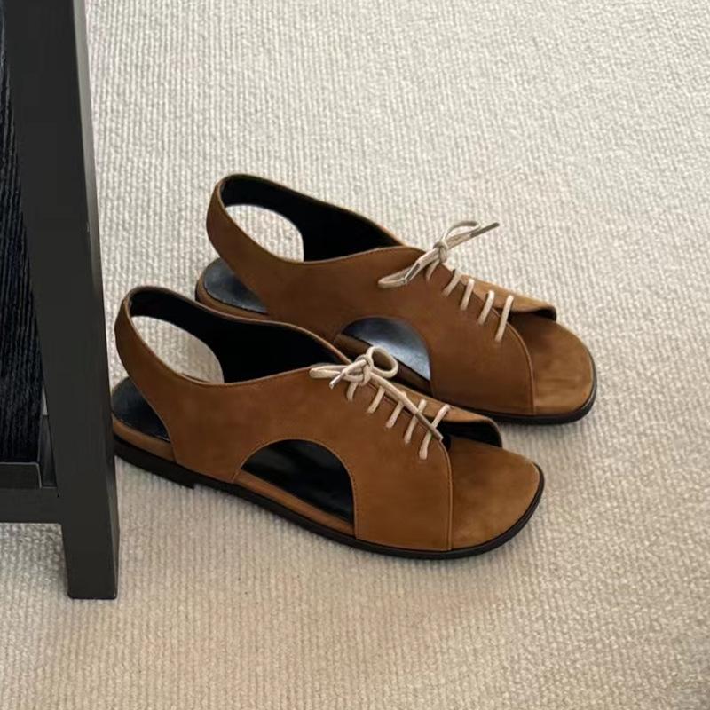 

Корейская версия замшевые кожаные квадратный носок на шнуровке плоская подошва открытый носок повседневные сандалии женские 2025 лето новые пляжные прохладные шлепанцы 35 коричневый