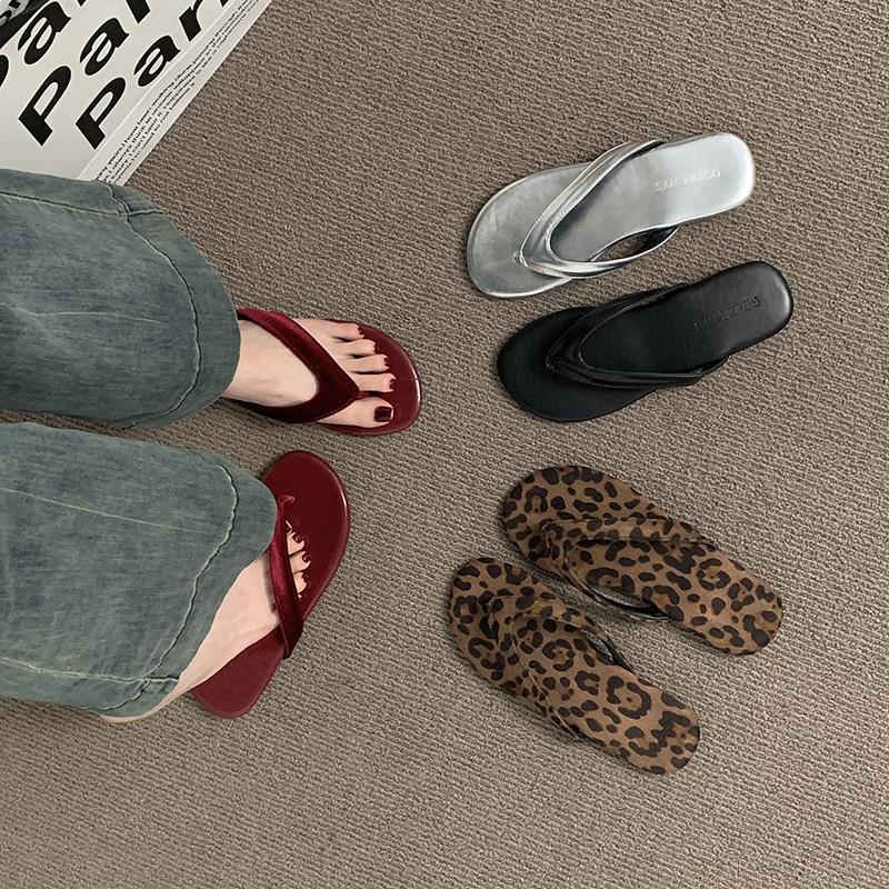 Fashion Ins Flat Flip-flops Women's Summer Wear Leopard Print Cool Slippers Seaside Pinch Women's Shoes Shoes