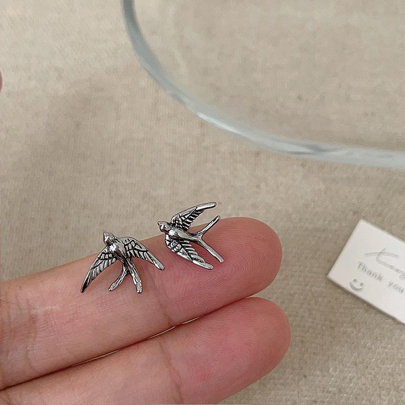 Retro Style Old Swallow Stud Earrings Women Light Luxury Exquisite Elegance Personality Fashion Unique Versatile Earrings