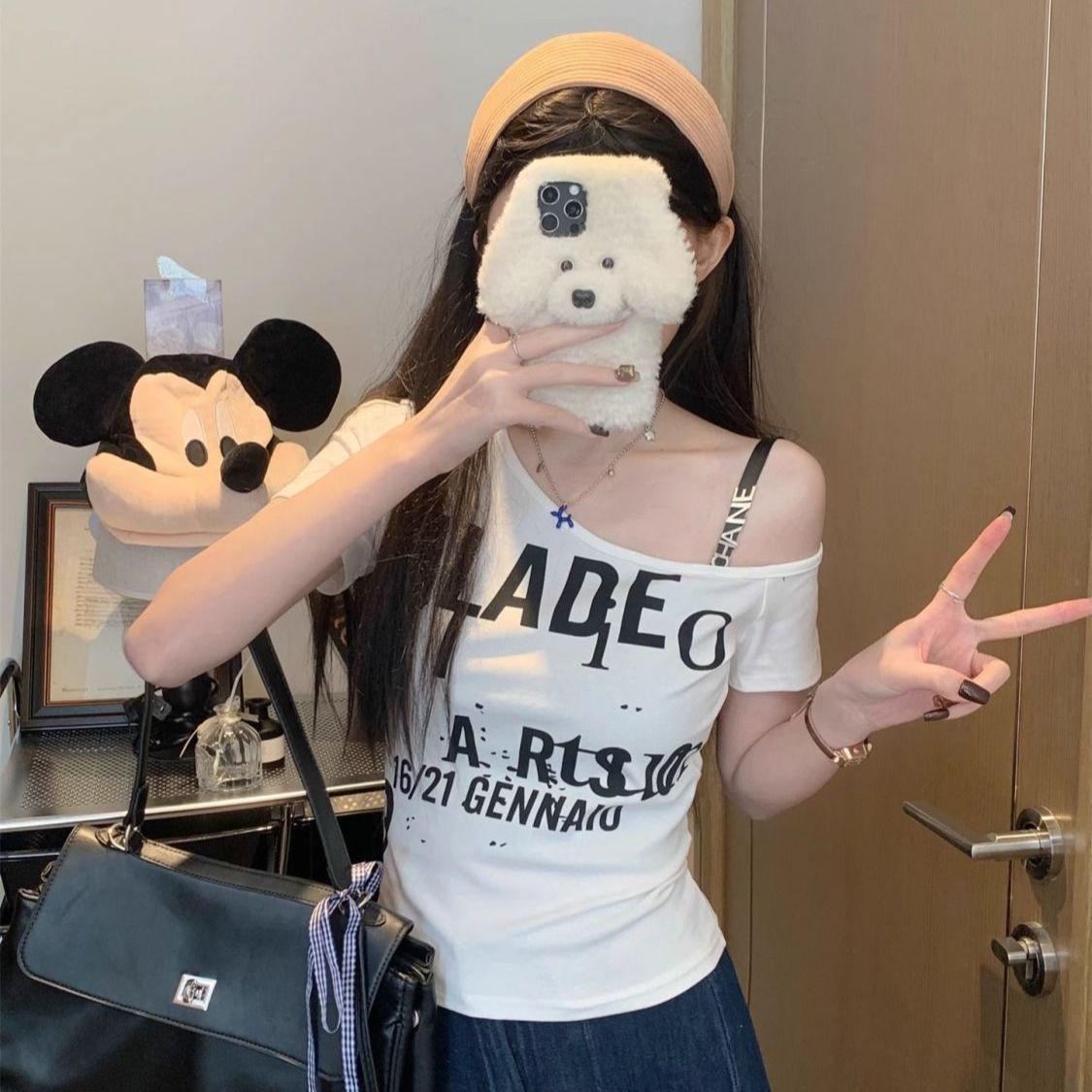 Spicy Girl One-Shoulder Letter Print T-Shirt - Trendy Summer Style for Women Medium белый