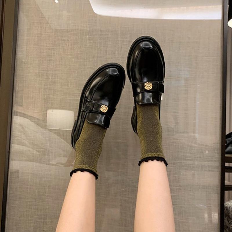 Ganze Rindsleder~ dicksohlige Kamelien-Kleinlederschuhe, Damen-Klein-Goldschnalle, Einschlupf, lässig zum Rock, echtes Leder