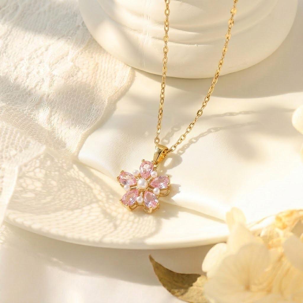 Women's Titanium Steel Rotatable Flower Necklace - Fashionable, Simple, Versatile Clavicle Chain Jewelry.