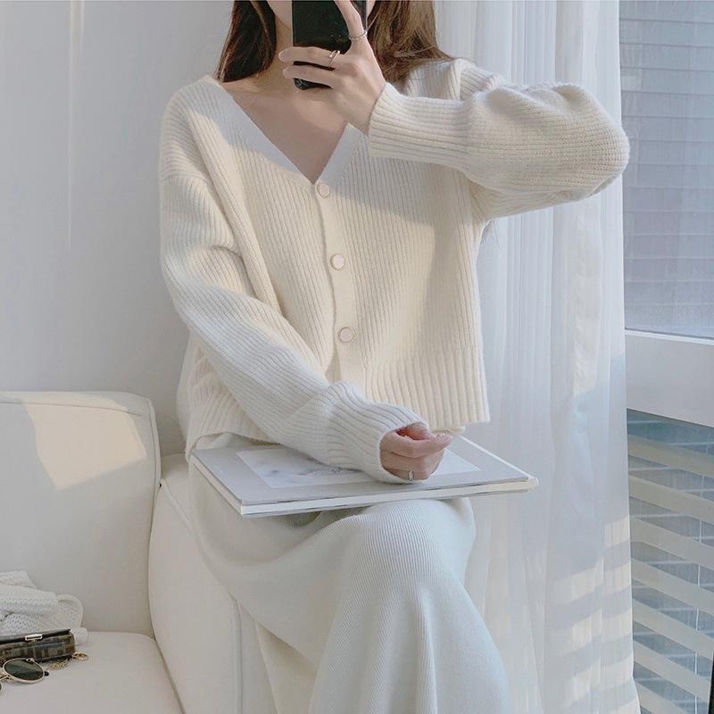 Autumn and Winter Gentle Style Loose Women's V-neck Knitted Cardigan Sweater Top for Women