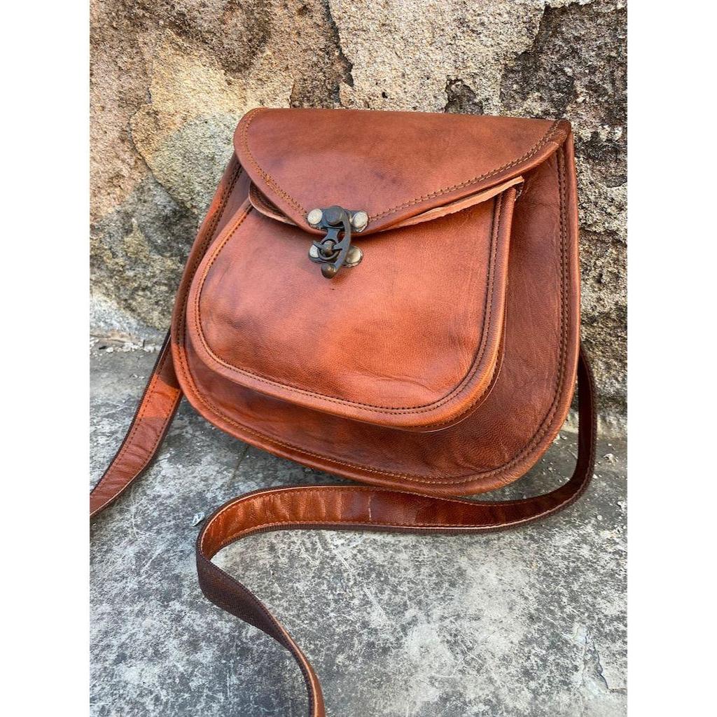 Handmade Leather Crossbody Saddle Bag: Personalized Shoulder Purse