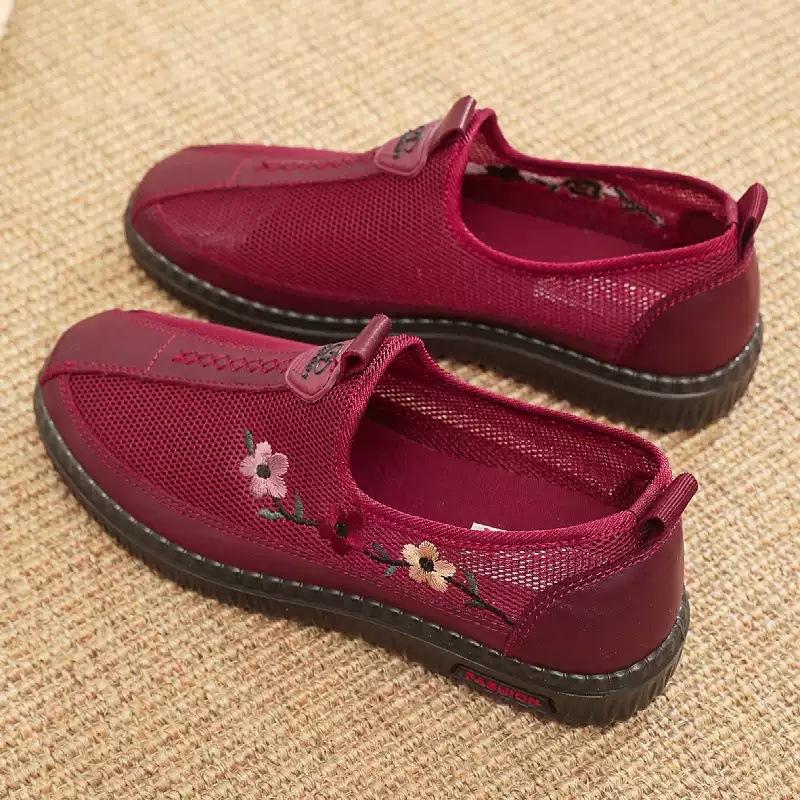 25 Years Old Summer New Old Beijing Cloth Shoes Women's Mesh Shoes Non-slip Soft Sole Breathable One Pedal Middle-aged and Elderly Mother Shoes