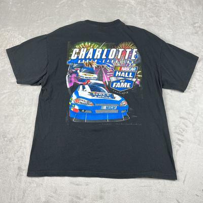 T-shirt unisexe Vintage NASCAR Hall Of Fame Charlotte Racing Graphic Cars