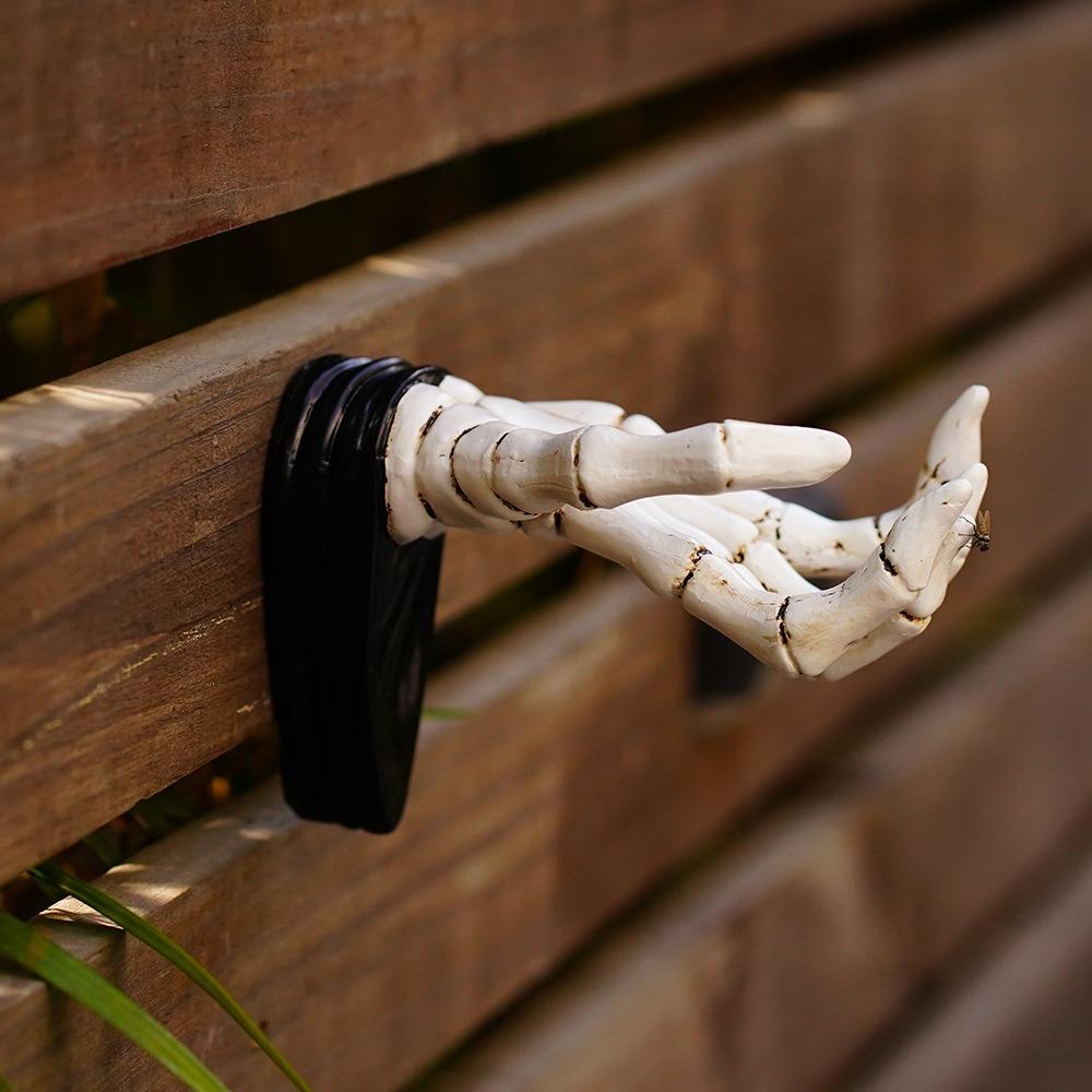 Resin Skull Hand Wall Hook Storage Hook Ghost Hand Statue Wall Hanger Decoration  for Home