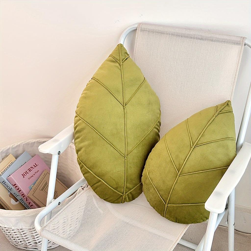 1 Piece of Leaf-shaped Throw Pillow, Suitable for Decoration On Sofas and As a Cushion In Apartment Bedrooms.