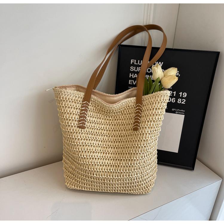 Seaside vacation straw bag spring and summer new woven large-capacity shoulder beach bag fashion tote bag