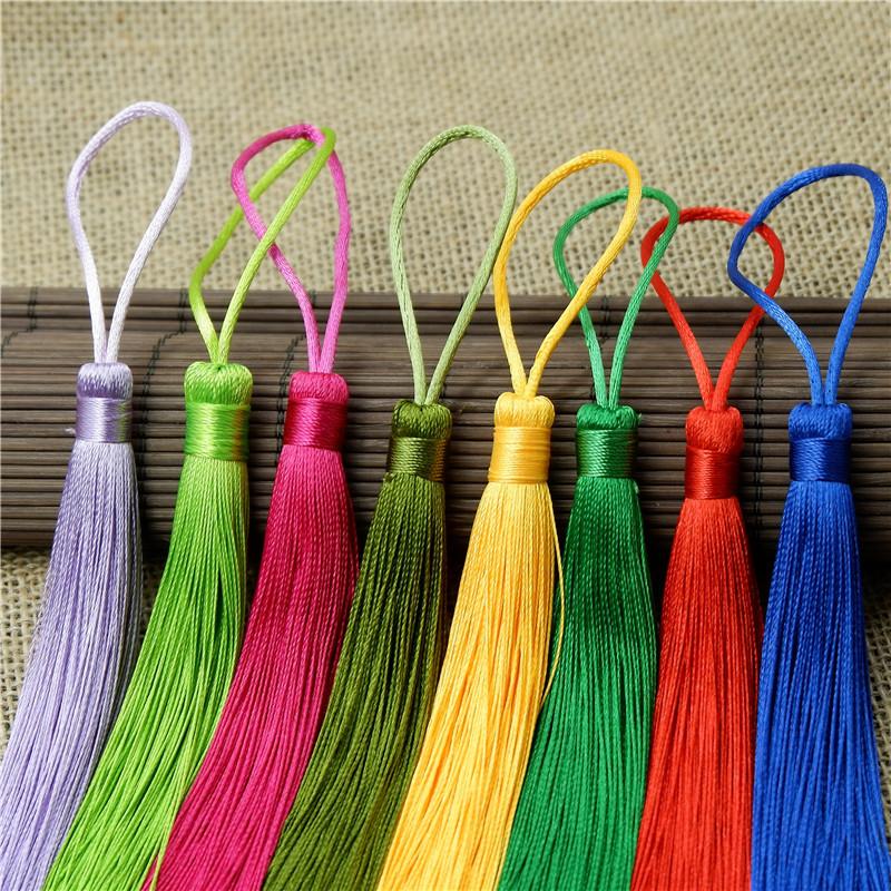 Malý závěsný hrot DIY ručně vyrobený s taškou dveřní závěs křížková výšivka 12 cm závěsný do auta hrot s třásněmi lze přizpůsobit