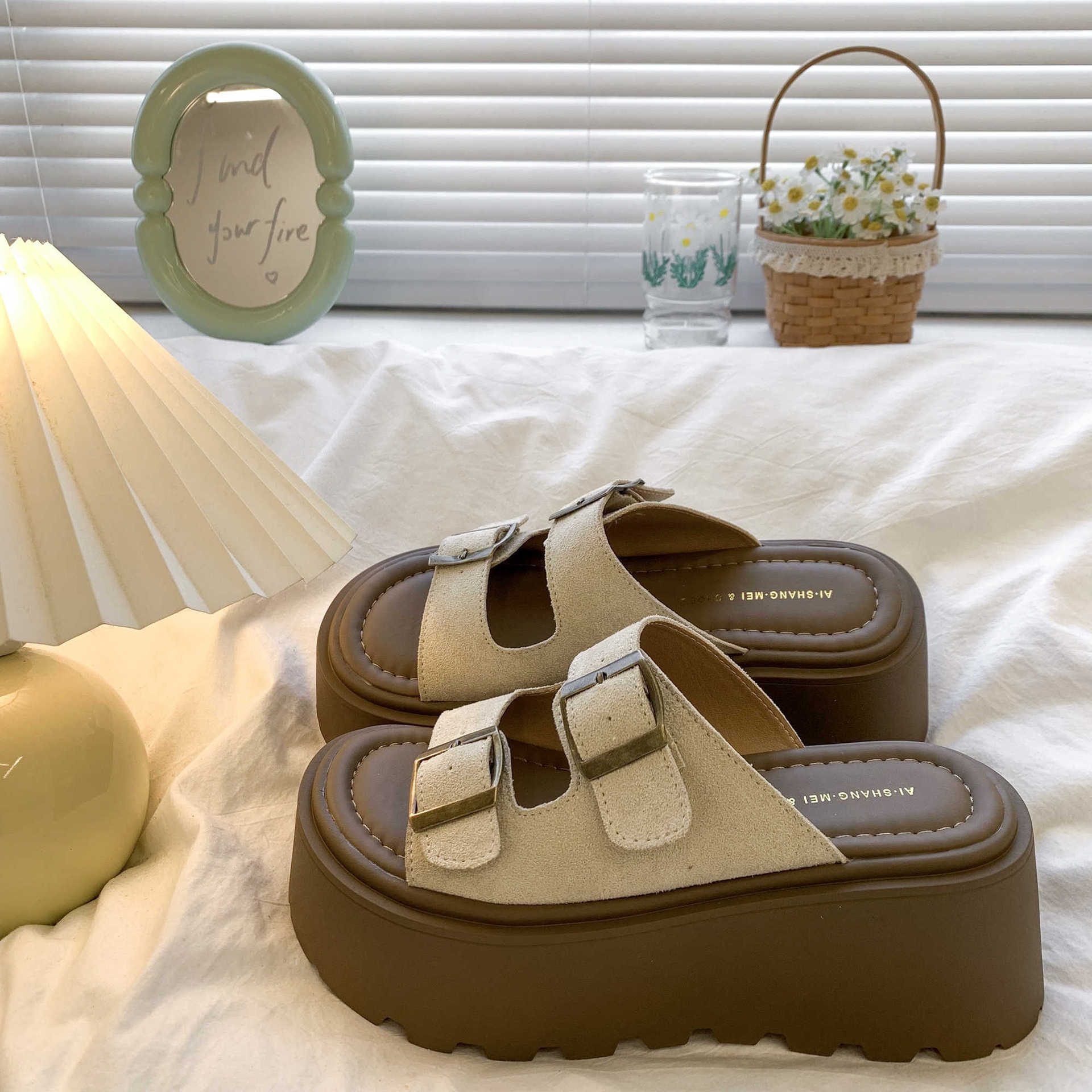 

Small slippers women wear new spring and summer muffin platform sandals beautiful word Boken sandals 40 абрикосовый