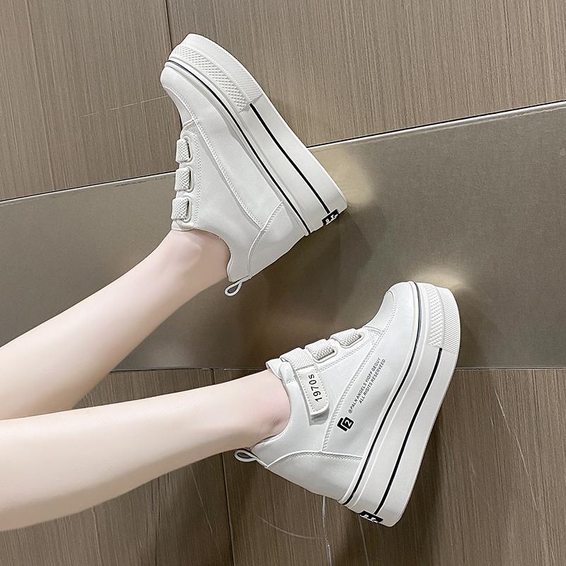 Mode Nouvelles Printemps Automne Blanc Talons Compensés Cachés Chaussures Décontractées Femme Chaussures à Plateforme 8CM Chaussures à Talons Hauts Élévateurs Baskets de Marche Femmes 2025