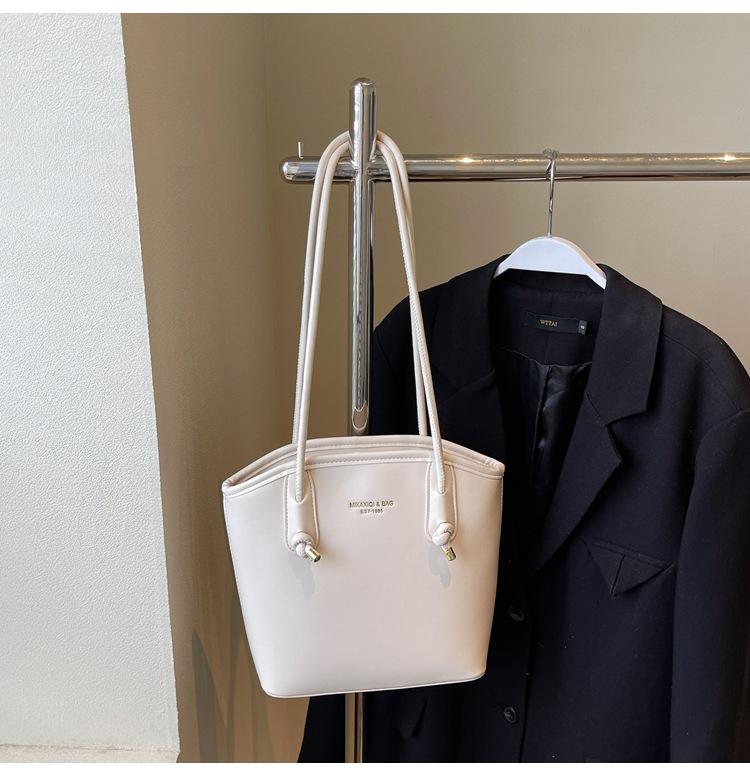Premium Textured Small Bag Women's New Summer Commuter Versatile Shoulder Bag Fashionable Portable Bucket Bag