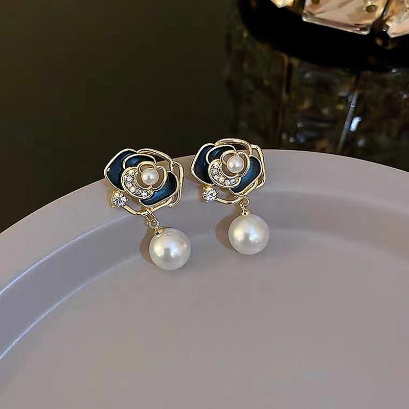 Retro light luxury pearl flower fashion earrings femininity high sense atmosphere stud earrings versatile personality earrings