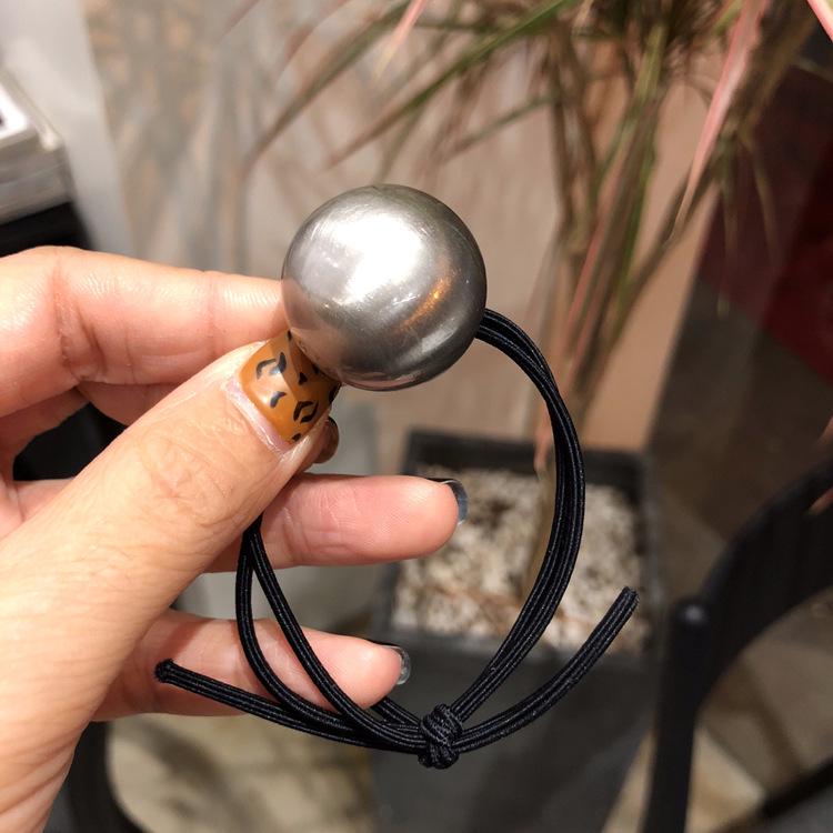 Inel de păr cu bilă metalică periată Dongdaemun din Coreea de Sud: Accesoriu elegant pentru coc și coadă de cal pentru femei