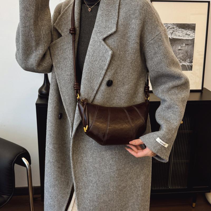 Foreign Trade Niche Super Fire Dumpling Bag Women's 2025 New Autumn and Winter Popular Fashion Shoulder Messenger Bag Versatile Croissant Bag