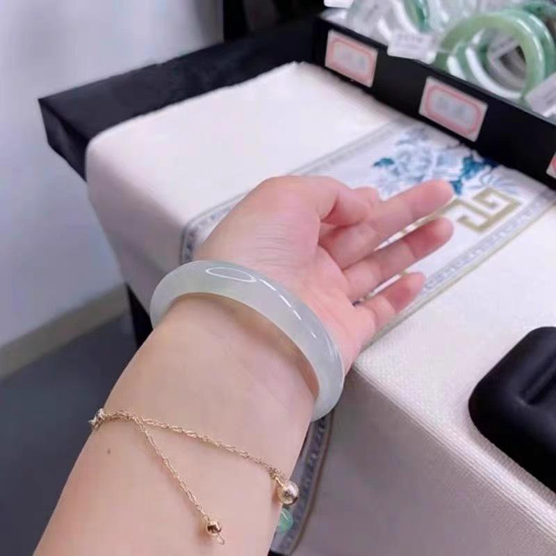 Women s Myanmar Jadeite Bangle: Transparent Ice, Green Flowers, Full Circle, Old Pit Glutinous Seed Spring Color 58mm