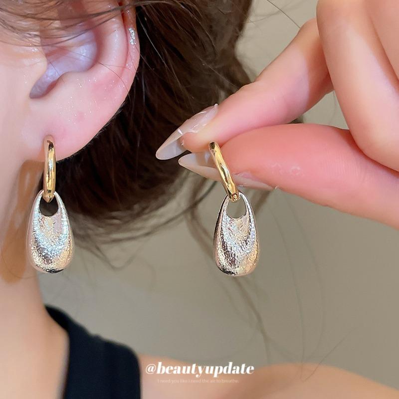 Irregular metal pleated water drop pendant ear buckle casual simple fashion temperament earrings light luxury high-end earrings