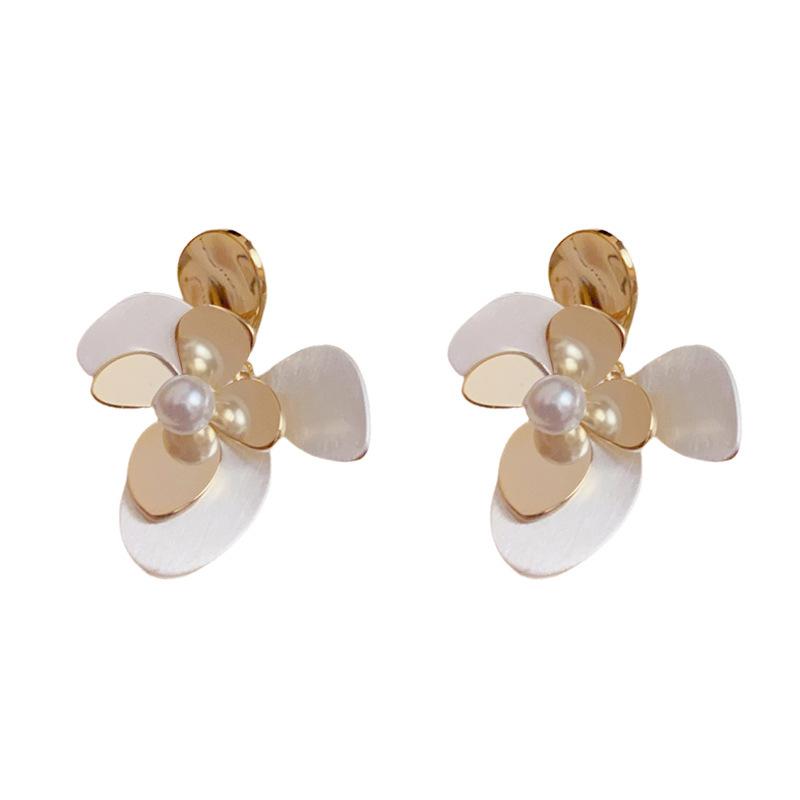 Unique Design Vintage French Gold Silver Contrast Color Pearl Petal Earrings For Women