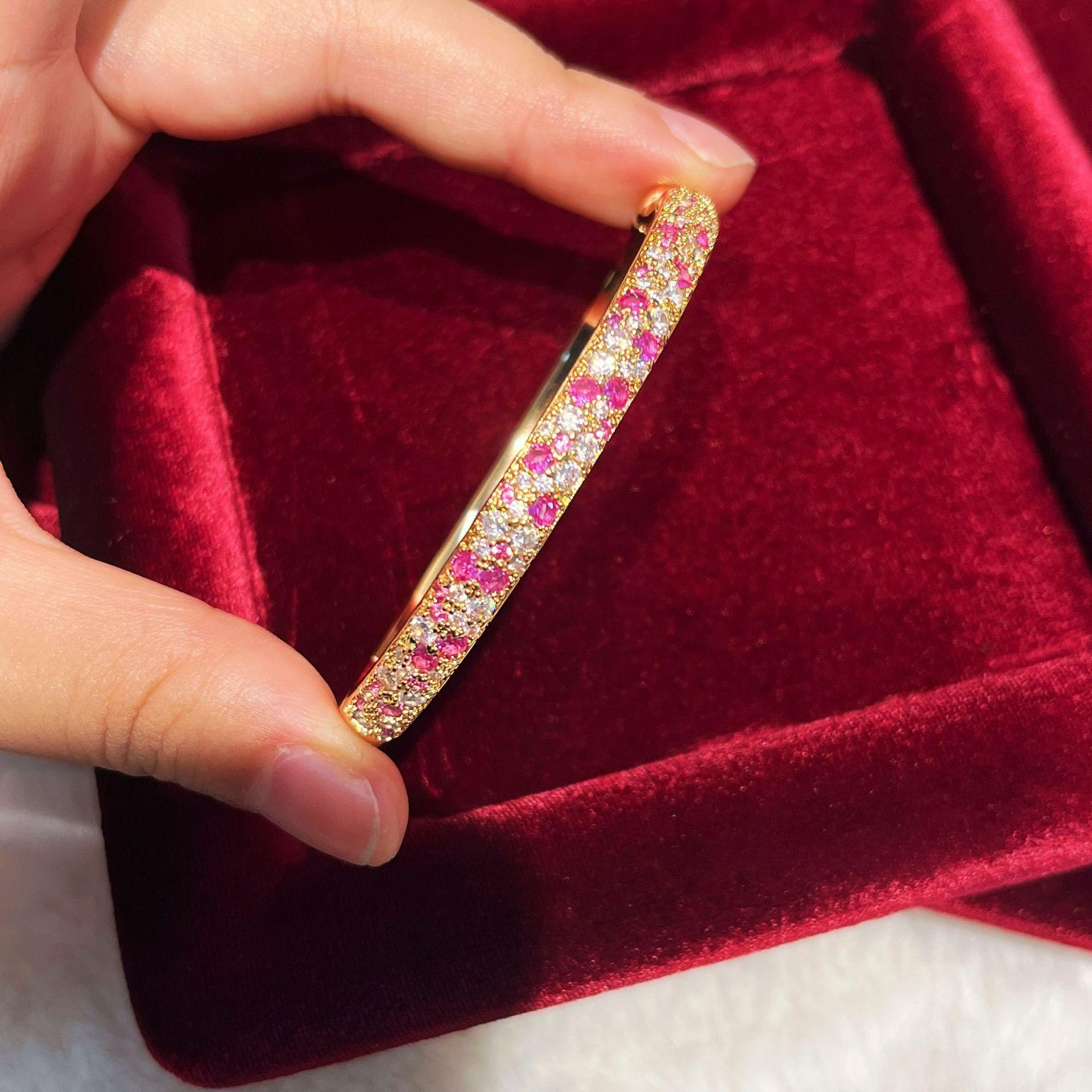 2026 Ретро Светлая Роскошь Высокая Мода Полностью Усыпанный Бриллиантами Розовый Особняк Постепенно Меняющий Цвет Розовый Бриллиантовый Браслет Высококлассный Темперамент Изысканный Браслет 18CM