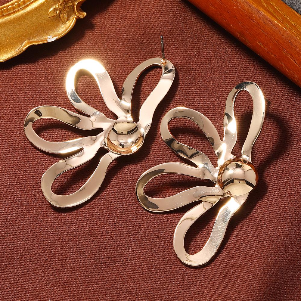 European-American Retro Geometric Wave Pattern Earrings