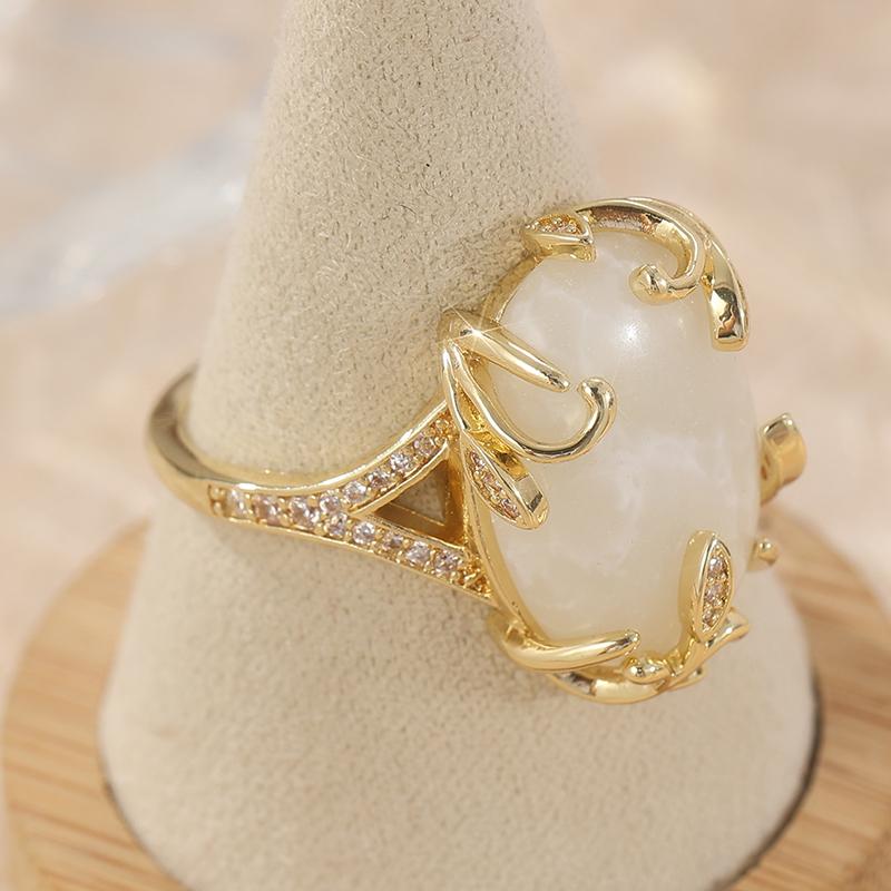 Vintage Copper Material Hand Caved Vine Wrapped Synthetic Moonstone Ring Women's Elegant Exquisite Banquet Wedding Jewelry Gifts