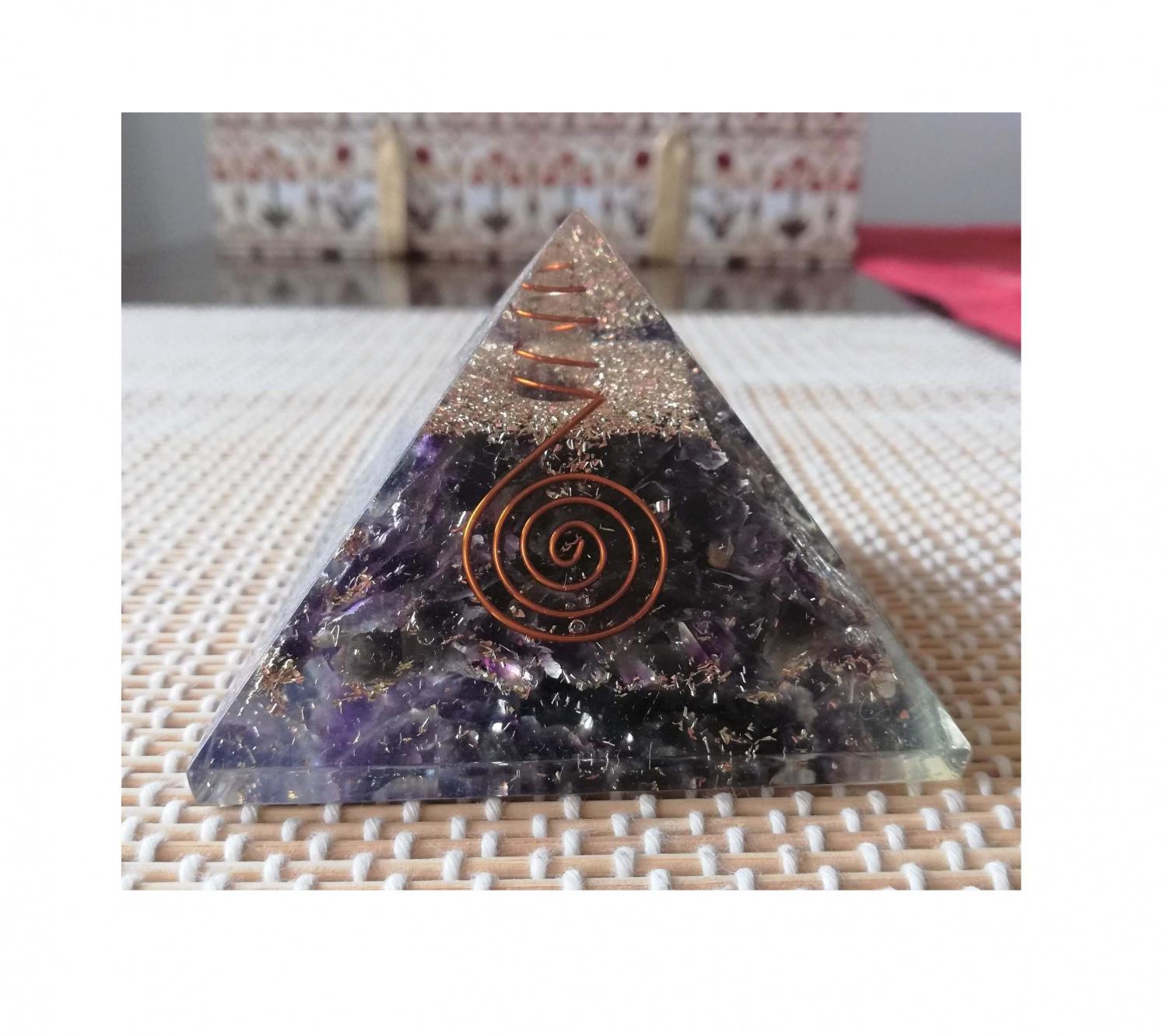 Оргонитовая Пирамида с Настоящими Аметистами, Real Amethyst Orgonite Pyramid, Kalyan Puja