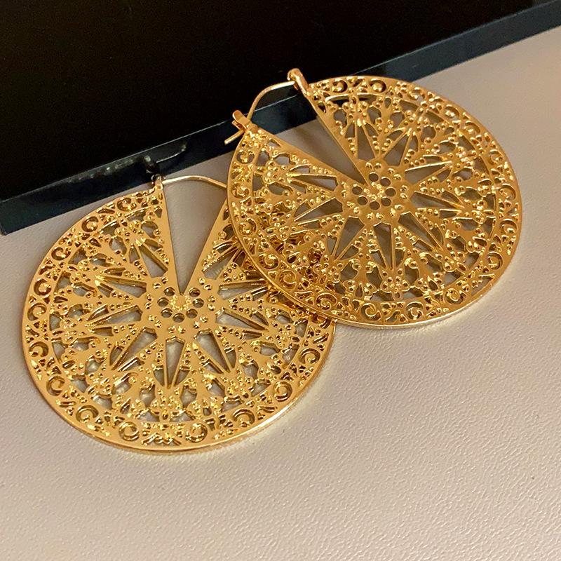 

European and American metal round geometric ear buckles exaggerated retro design earrings personalized fashion high-end earrings