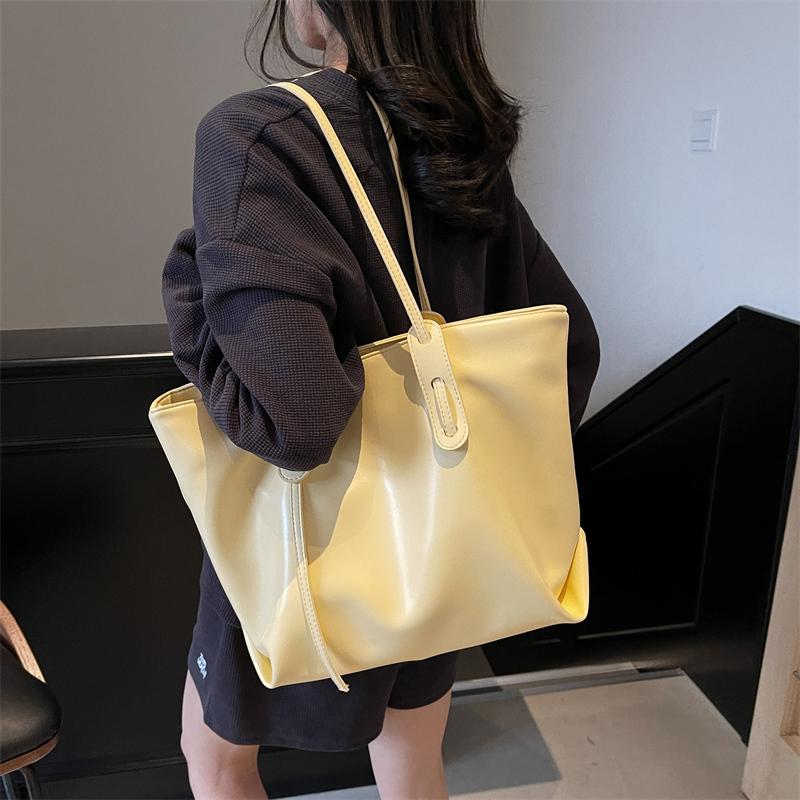 Large Capacity Tote Bag with Dual Handles Stylish Women's Shoulder Bag for Work Shopping and Everyday Use