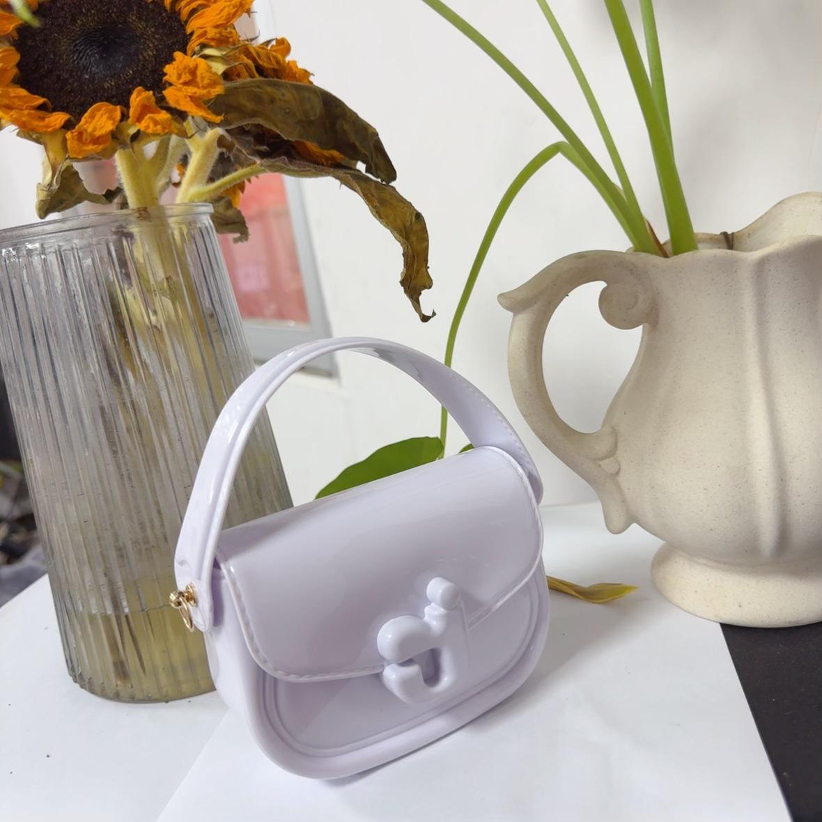 

Новая горячо продаваемая сумка-желе с буквой j, портативная, на плечо, через плечо, детская сумка, сумка из ПВХ, кошелек для мелочи 14*4.7*15cm белый